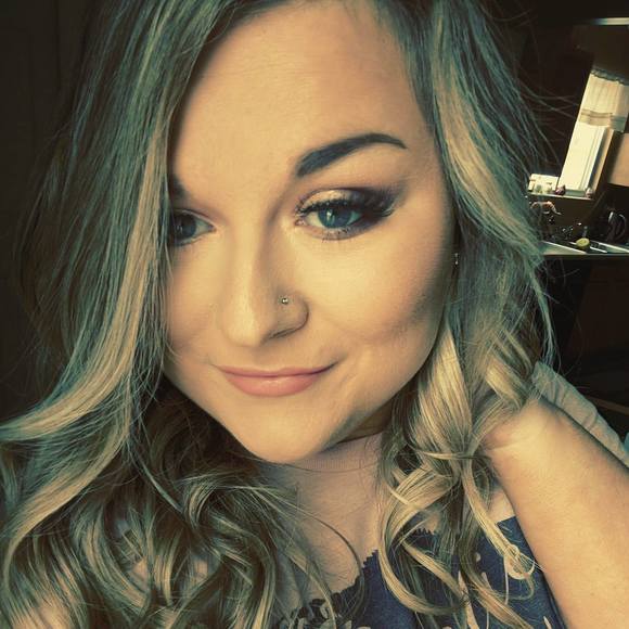 Meet your Posher, Kristen - Picture 1 of 1